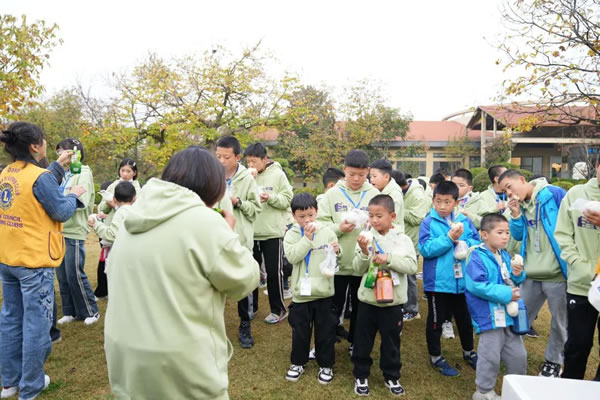 博仕尼门窗携手中国狮子联会陕西卓越服务队参加“同在蓝天下·共享大自然”公益活动