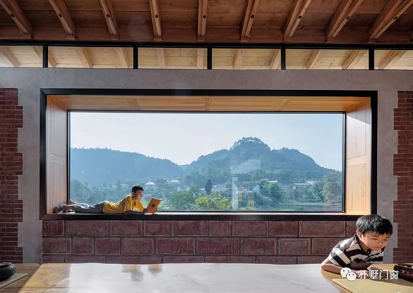 朴墅门窗 | 梯田之上，美景在窗间换新，把碾盘山景引入居室。